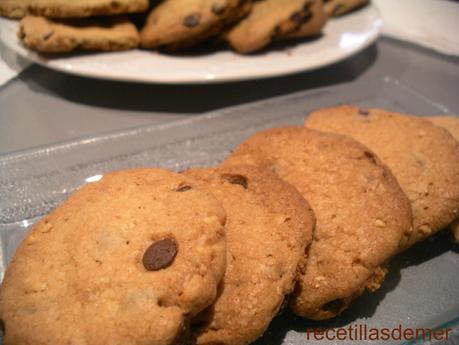 GALLETAS DE CHOCOLATE Y AVELLANAS