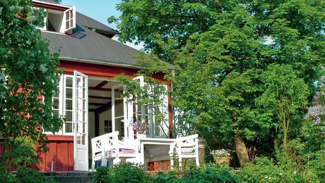 VIVIR, COMO EN UN SUEÑO, EN UNA CASA ROJA EN EL CAMPO