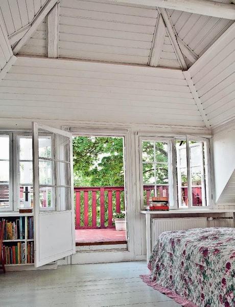 VIVIR, COMO EN UN SUEÑO, EN UNA CASA ROJA EN EL CAMPO