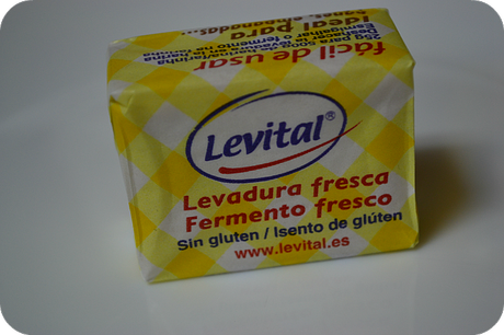 Como se hace la masa de pizza para que quede fina y crujiente