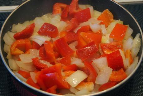 Plumas con Salchichas de pavo y Crema de Quesitos Plumas con Salchichas de pavo y Crema de Quesitos