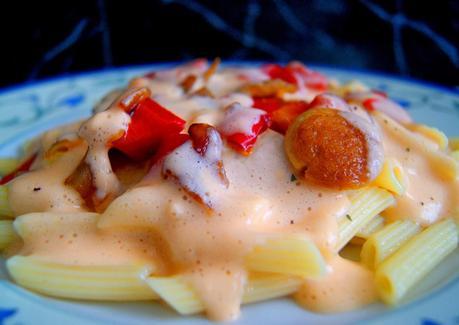 Plumas con Salchichas de pavo y Crema de Quesitos