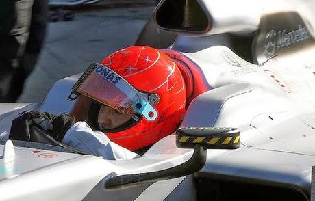SCHUMACHER SUFRIO NEUMONIA DURANTE LA PRIMERA ETAPA DEL COMA
