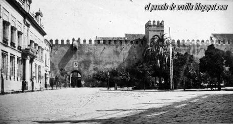 Plaza del Triunfo y Alcázar de Sevilla
