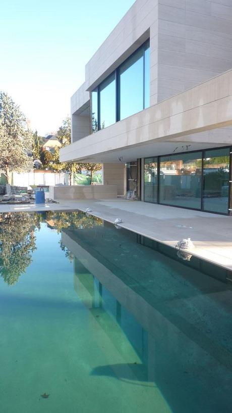 Nuevas imágenes de obra del proyecto de vivienda unifamiliar situado al N.E. de Madrid