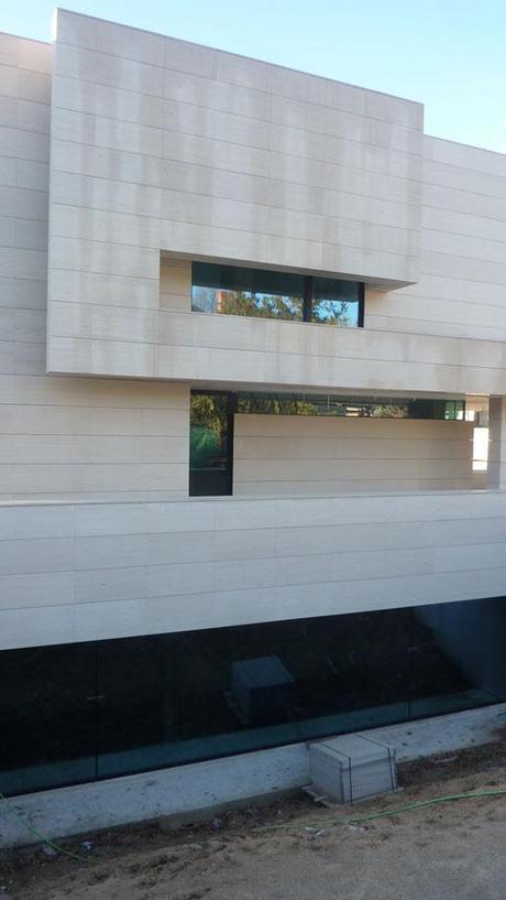Nuevas imágenes de obra del proyecto de vivienda unifamiliar situado al N.E. de Madrid