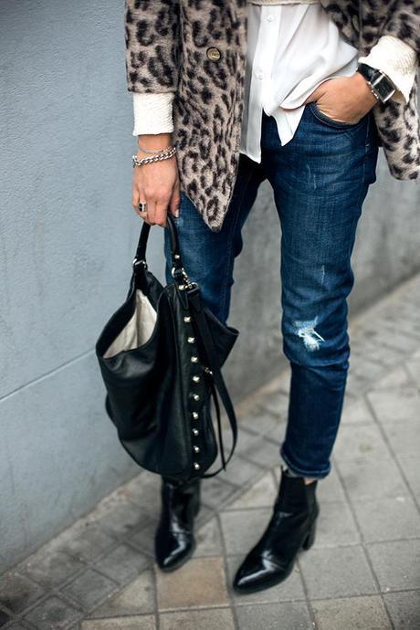 OUTFITS, leo coat, abirog leopardo hakei, baggy jeans, boyfiend jeans, mango, zara studio, collar zara playa, eric gallais bolso, Aristocrazy, emporio armani, dime que me quieres, pulsera happy, botines charol zara, camisa seda zara, cristina blanco, guia de estilo blog, spanish fashion blog 