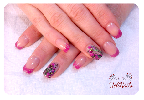 Nail art con flores / Propuesta para San Valentin.