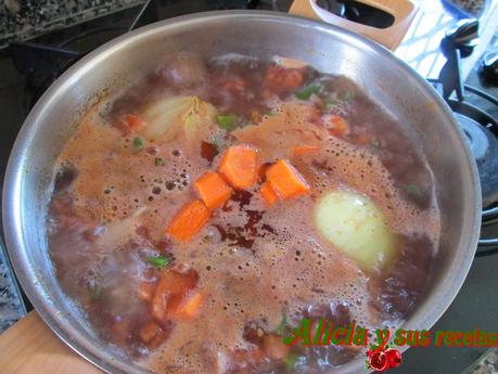 POTAJE DE ALUBIAS ROJAS CON COSTILLA IBÉRICA ADOBADA