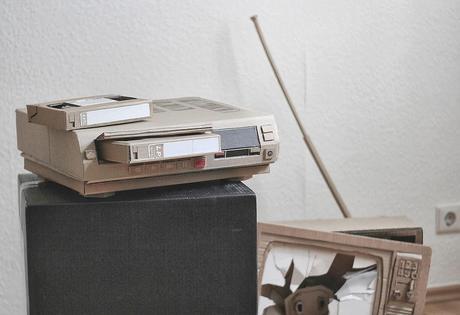 Bartek Elsner y sus esculturas de cartón reciclado