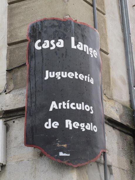 Antiguos carteles de mi ciudad....