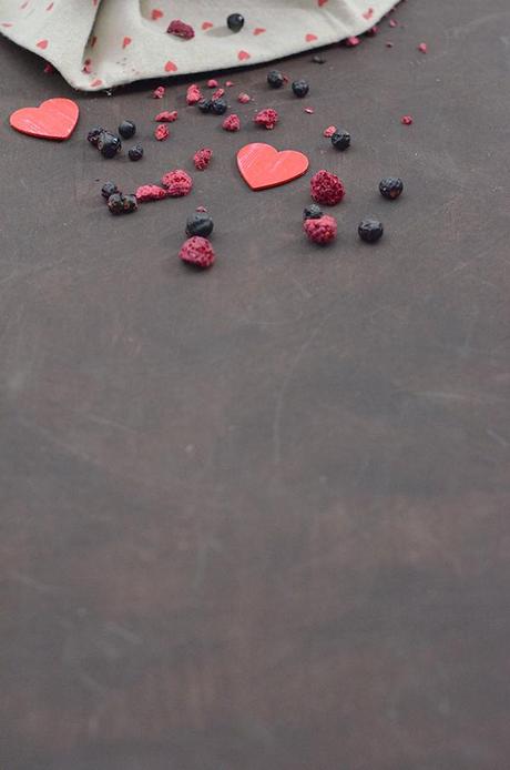 Pastel glaseado de Chocolate con frutos rojos para San Valentín