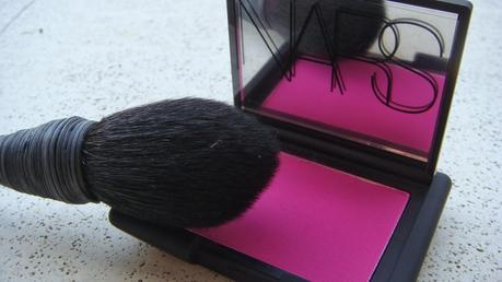 Nars nos seduce a través de Guy Bourdin