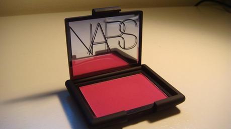Nars nos seduce a través de Guy Bourdin