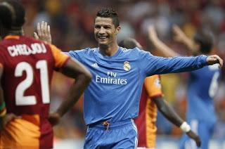 CR7 celebrando uno de los tres goles que marcó ante el Galatasaray.