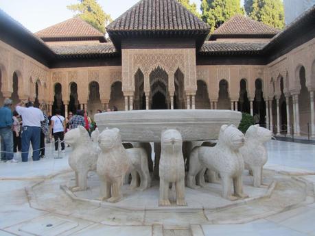 Patio de Los Leones, recientemente restaurado.