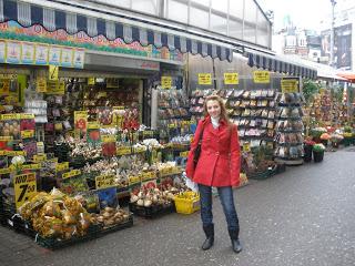El mercado de las flores, Bloemenmarkt, uno de los muchos que hay en Amsterdam.