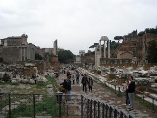 Foro Romano, había un camino, la Via Sacra, que conectaba el Foro con el Coliseo.