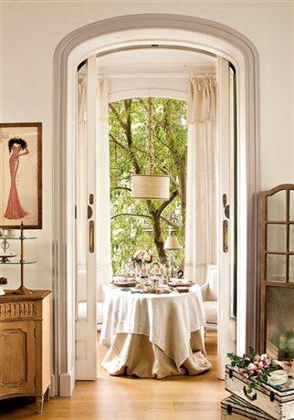 UN MENU EXQUISITO PARA UNA VELADA ROMANTICA Mirador con mesa servida para velada romántica