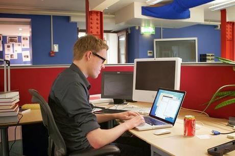 contrato tiempo parcial vinculación formativa desempleados jovenes