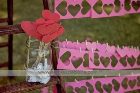 Decoración de boda en tonos fucsia y naranja