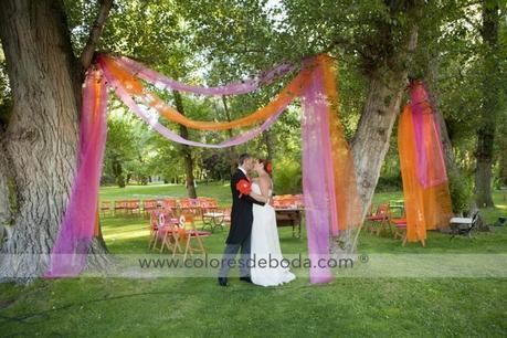 Decoración de boda en tonos fucsia y naranja