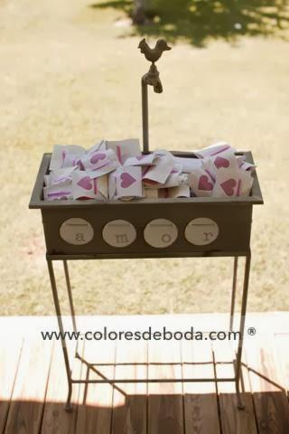 Decoración de boda en tonos fucsia y naranja