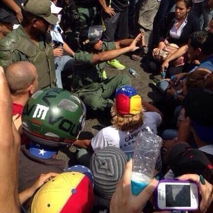 Venezuela en la calle protestando!!