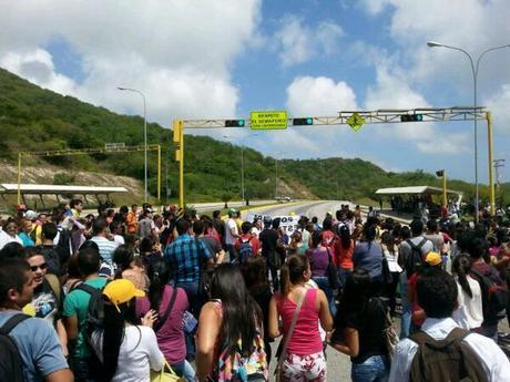 Venezuela en la calle protestando!!