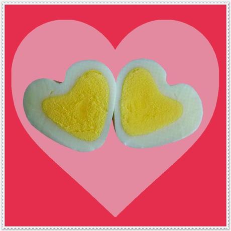 Huevo cocido con forma de corazón