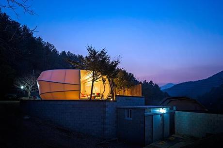 Guijarros y gusanos inspiran el camping móvil diseñado por los arquitectos de ArchiWorkshop. Archiworkshop STACKING DOUGHNUT AND MODULAR FLOW (7)