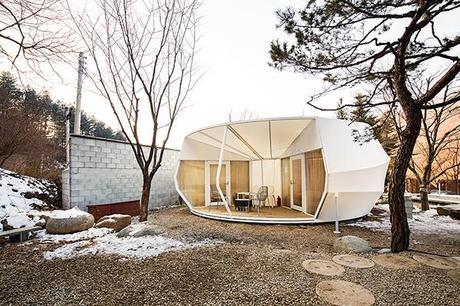 Guijarros y gusanos inspiran el camping móvil diseñado por los arquitectos de ArchiWorkshop. Archiworkshop STACKING DOUGHNUT AND MODULAR FLOW (9)