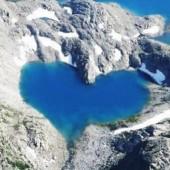 DESDE TIERRA CON AMOR. Paisajes con corazón Lago Shimshal con forma de corazón en Pakistan