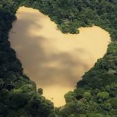 DESDE TIERRA CON AMOR. Paisajes con corazón Lago Corazón del Amazonas