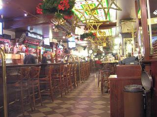 Restaurante Alt Berliner Biersalon, Berlin, Alemania, round the world, La vuelta al mundo de Asun y Ricardo, mundoporlibre.com