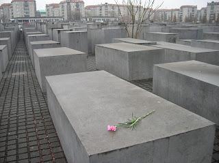 Holocaust Mahnmal (Memorial del Holocausto), Berlin, Alemania, round the world, La vuelta al mundo de Asun y Ricardo, mundoporlibre.com
