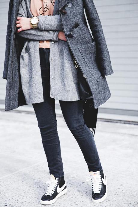 Sarenza-Sneakers-Jeans-Cardigan-Outfit-Street_Style-NYFW-11