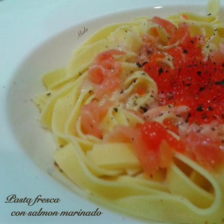 Pasta fresca con crema de arroz y salmón marinado.