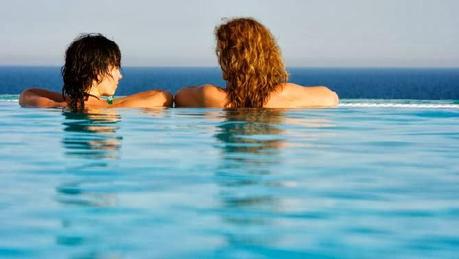 Proteger la piel del cloro de las piscinas