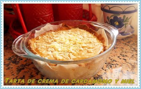 Tarta de crema de cardamomo y miel