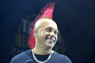 El vocalista de The Exploited sufre un infarto en pleno concierto