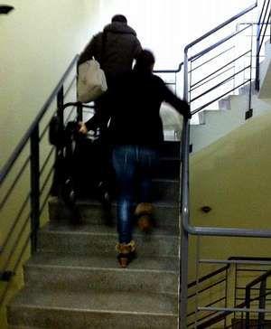 Las averías de su único ascensor, sumen al ambulatorio de Vilagarcía en el caos