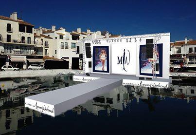 Foto: Marbella Luxury Weekend 2014 comienza los preparativos apostando fuerte por sus firmas. La próxima edición de MLW, que tendrá lugar en Puerto Banús entre los días 5 y 8 de junio, presentará en exclusiva la primera pasarela de moda sobre el mar. Se trata de un evento único que acogerá, día tras día, desfiles y espectáculos de moda al servicio de las distintas marcas nacionales e internacionales que formen parte de esta edición.

El despliegue de elementos se realizará a lo largo de los pantalanes correspondientes a los muelles 6, 7 y 8 del puerto deportivo. Sus dimensiones rondarán los 21 metros de largo por 2,5 metros de ancho. Alrededor de la misma se instalará el correspondiente backstage así como zonas VIP para los invitados de las marcas que desfilen en cada ocasión.

Se estima que alrededor de 200 espectadores podrán disfrutar de este gran espectáculo desde diferentes puntos, para lo cual se instalarán gradas en los laterales de la pasarela y un yate que acogerá a cerca de medio centenar de invitados.

Esta pasarela flotante marcará la diferencia. Será uno de los grandes retos de MLW, cuya organización trabaja a diario por logar sus objetivos de calidad y excelencia al servicio de las firmas participantes que apuestan, año tras año, por Marbella y por esta iniciativa, a fin de convertir la ciudad –durante cuatro días- en el referente mundial del lujo, la moda y el diseño.

Aquellas firmas que estén interesadas en presentar sus colecciones o en patrocinar esta pasarela deberán entrar en la página web oficial de MLW’14  www.marbellaluxuryweekend.com y ponerse en contacto con el Equipo.