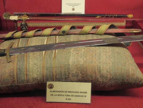 LOOK307-14.2.20148:30STAR TURN : CAMEL COATPREPARING CASE...