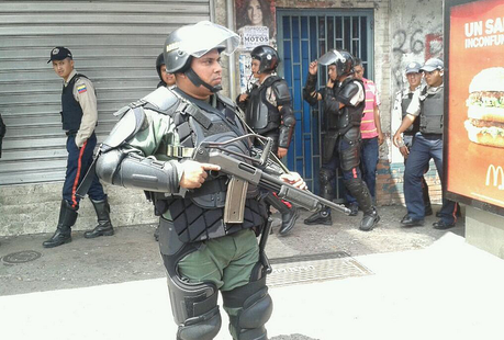 Elías Jaua: los policías no usan armas en las protestas