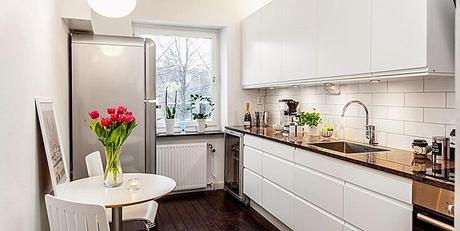 Apartamento nórdico con toques lilas