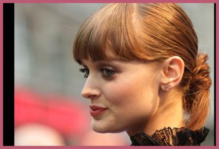 20 maneras de hacer la coleta bella heathcote 1572 700x COLETA, formas de hacerla 