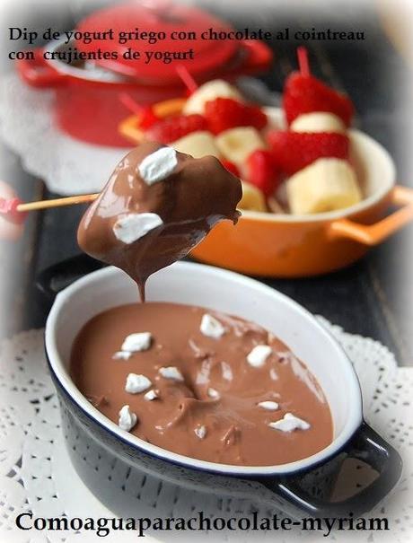 DIP DE YOGURT GRIEGO CON CHOCOLATE AL COINTREAU CON CRUJIENTES DE YOGURT. DIP DE YOGURT GRIEGO CON CHOCOLATE AL COINTREAU CON CRUJIENTES DE YOGURT.