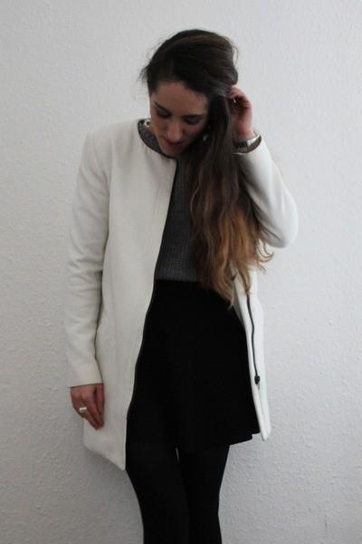 Outfit in grey, black and white