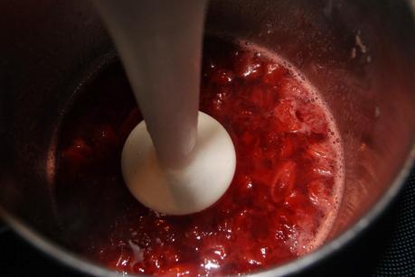 Panacota o Panna cotta de Chocolate Blanco con Coulis de Fresas